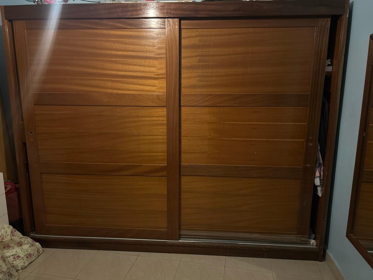 Armoire coulissante à vider