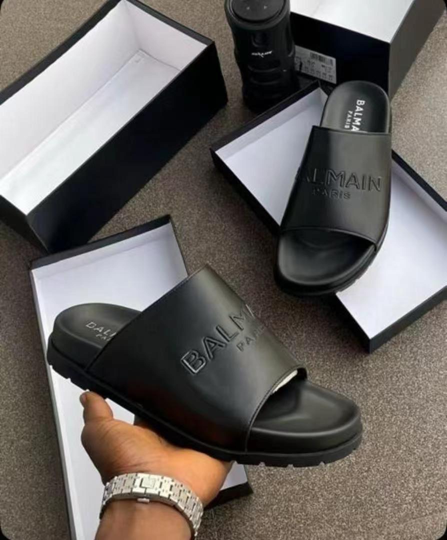 Chaussures de marque avec étiquette