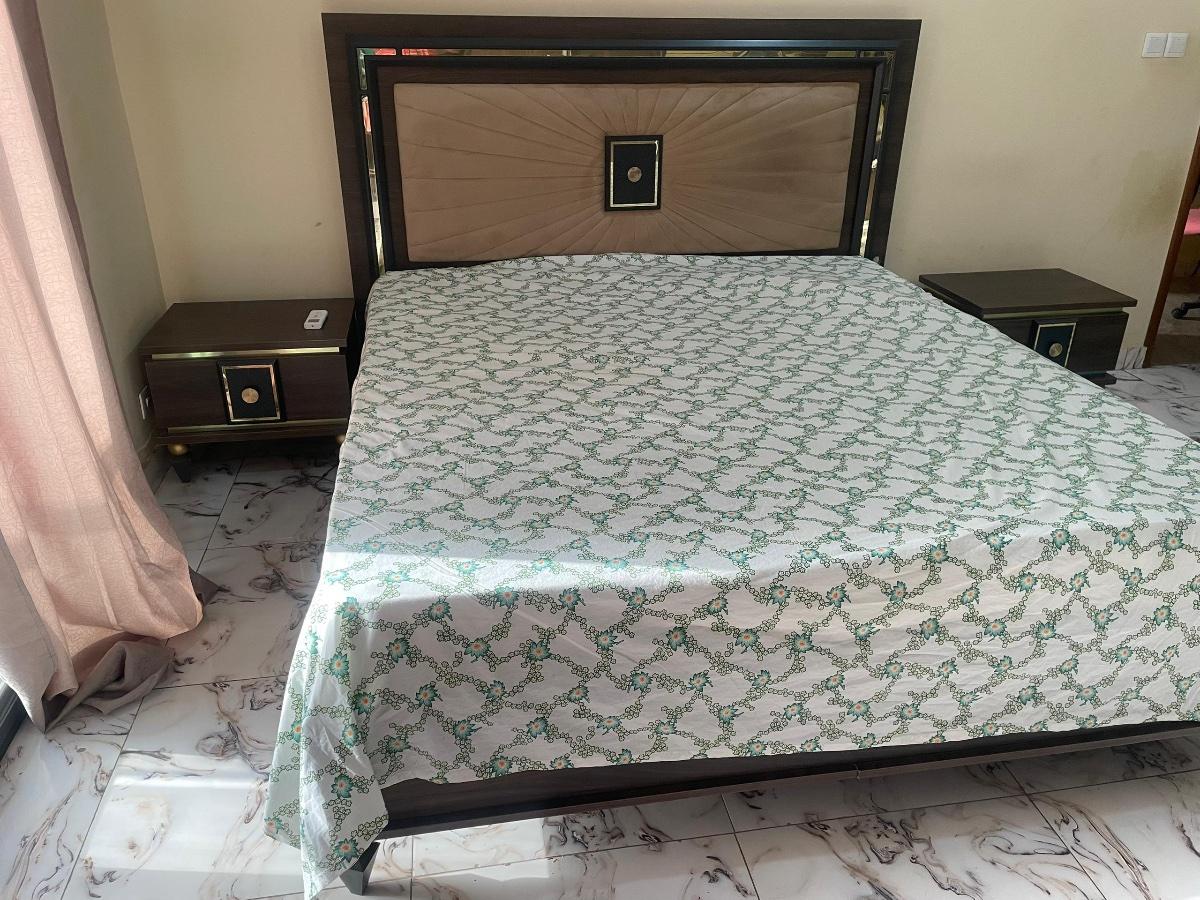 Chambre à coucher avec armoire avec 6battants