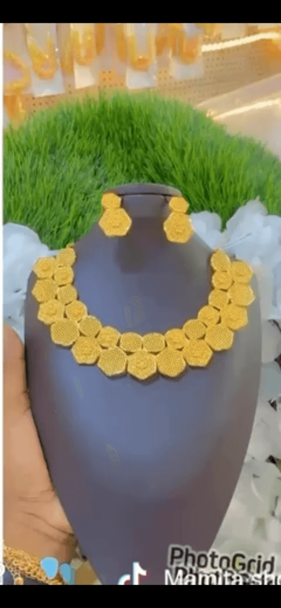 Parure Royale "Éclat Hexagonal" – Collier & Boucles d'Oreille