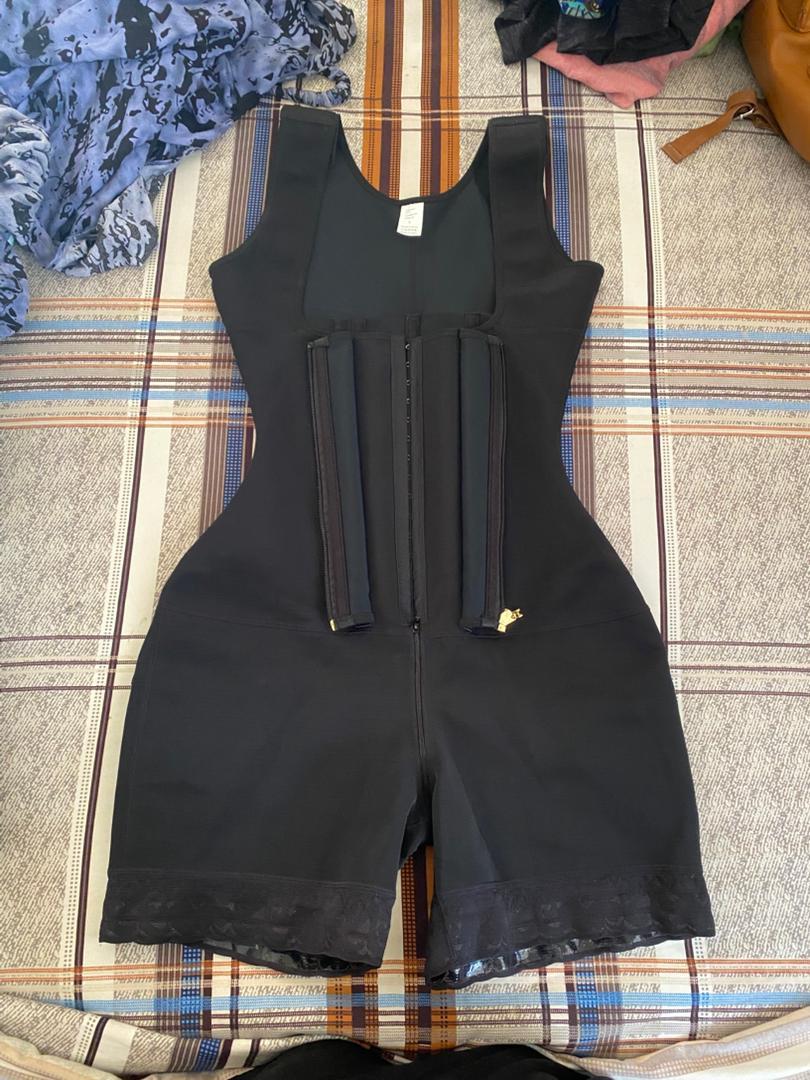 Body sculptant premium noir , combinaison gainante avec corset intégré