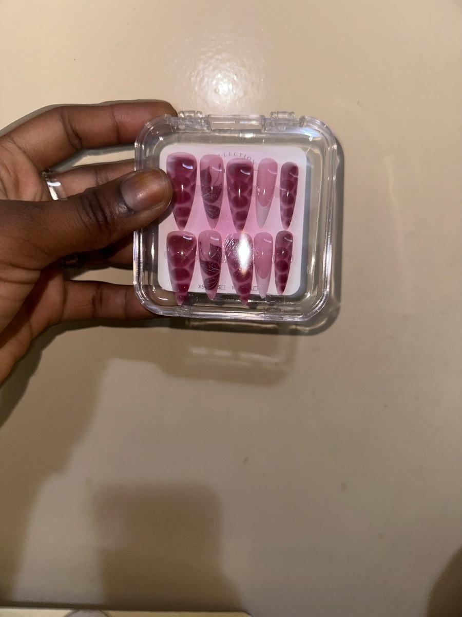 Press on nails